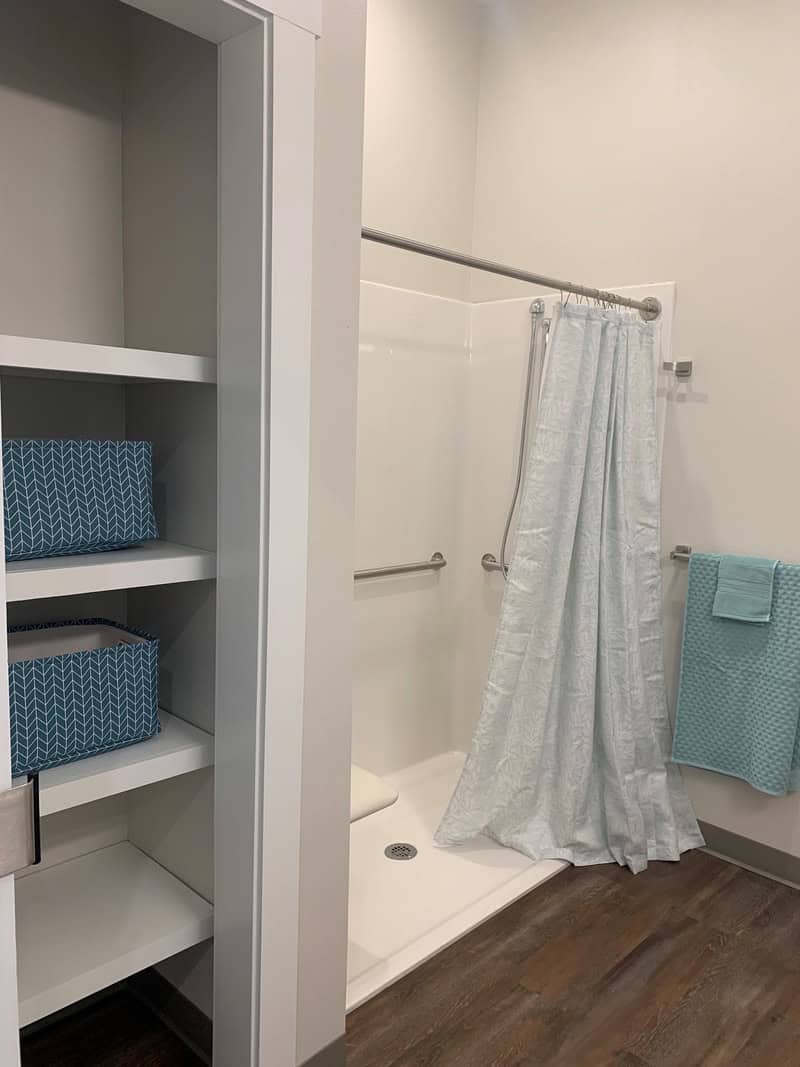 Apt Shower 80C331Bb23662 - Birkwood Village - Tama/Toledo